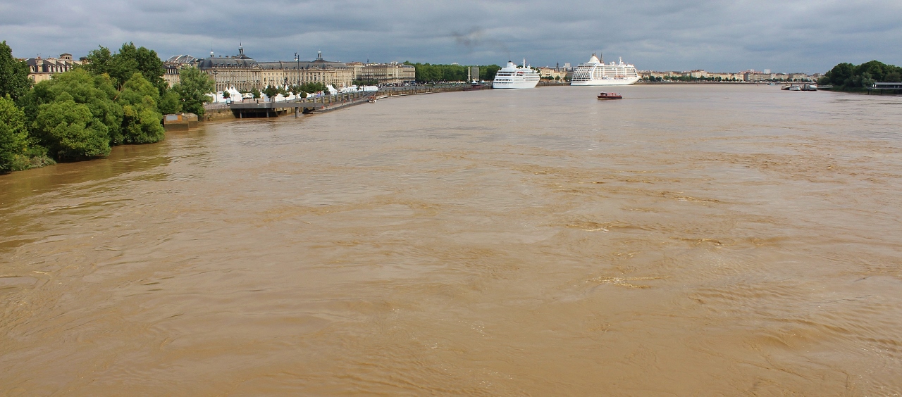 Garonne in Bordeaux
